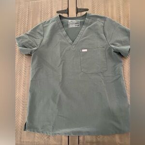 Figs Women’s Catarina One Pocket Scrub Top. Size L. PO 2491. Color Bonsai.